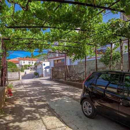 Apartment In Vrbnik/Island Krk 35825 ภายนอก รูปภาพ