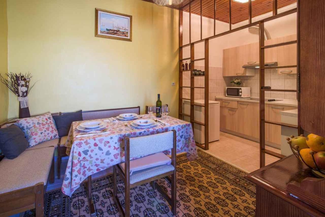 Apartment In Vrbnik/Island Krk 35825 ภายนอก รูปภาพ